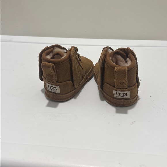 Cozy Brown Infants Ugg Boots - Picture 3 of 6